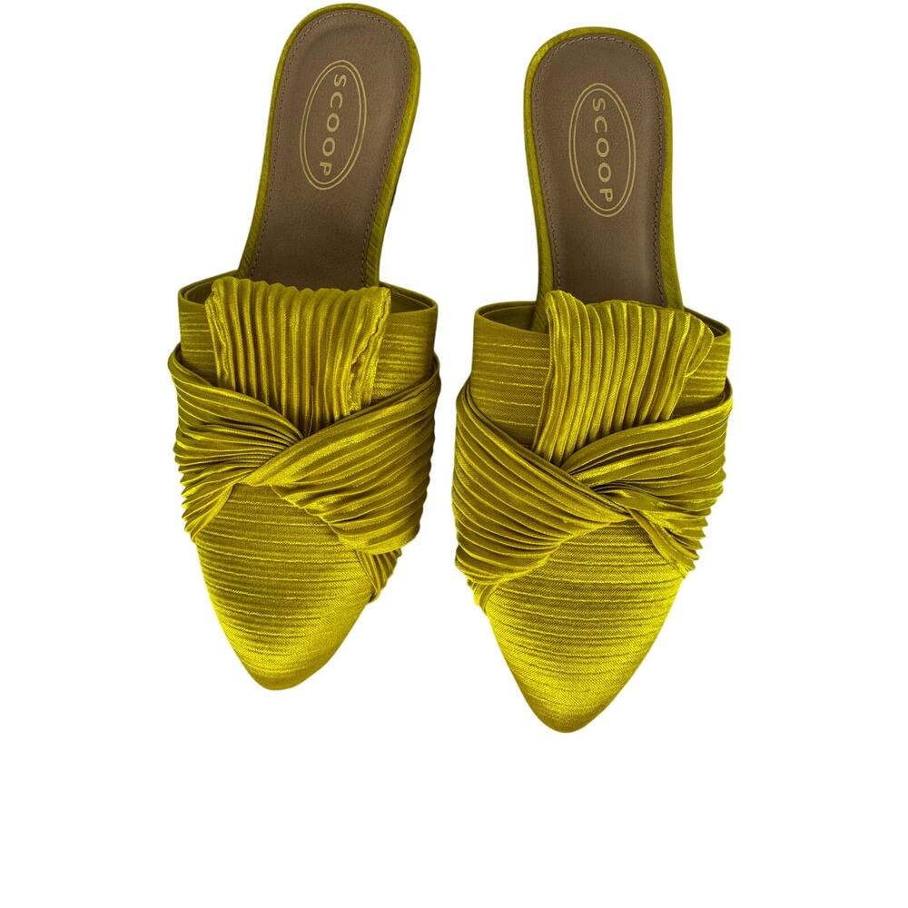 Scoop yellow crinkle fabric mules NWOT size 7.5